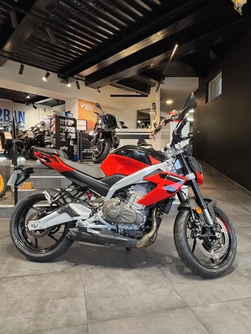 Aprilia Tuono Noir - 1