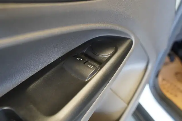 Ford Transit Connect view 10