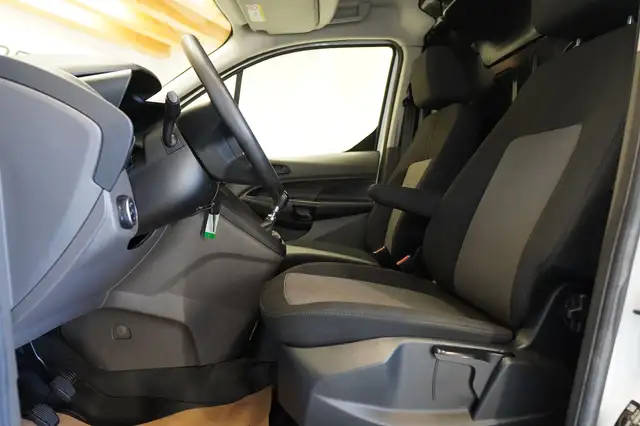 Ford Transit Connect view 11