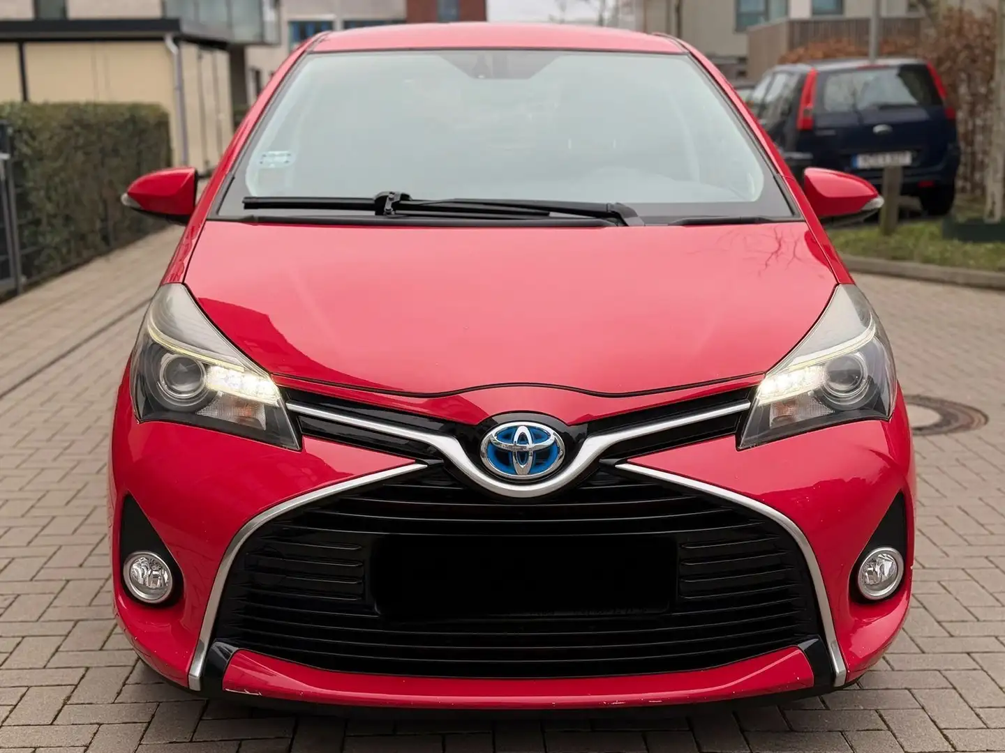 Toyota Yaris Hybrid Basis Rood - 2