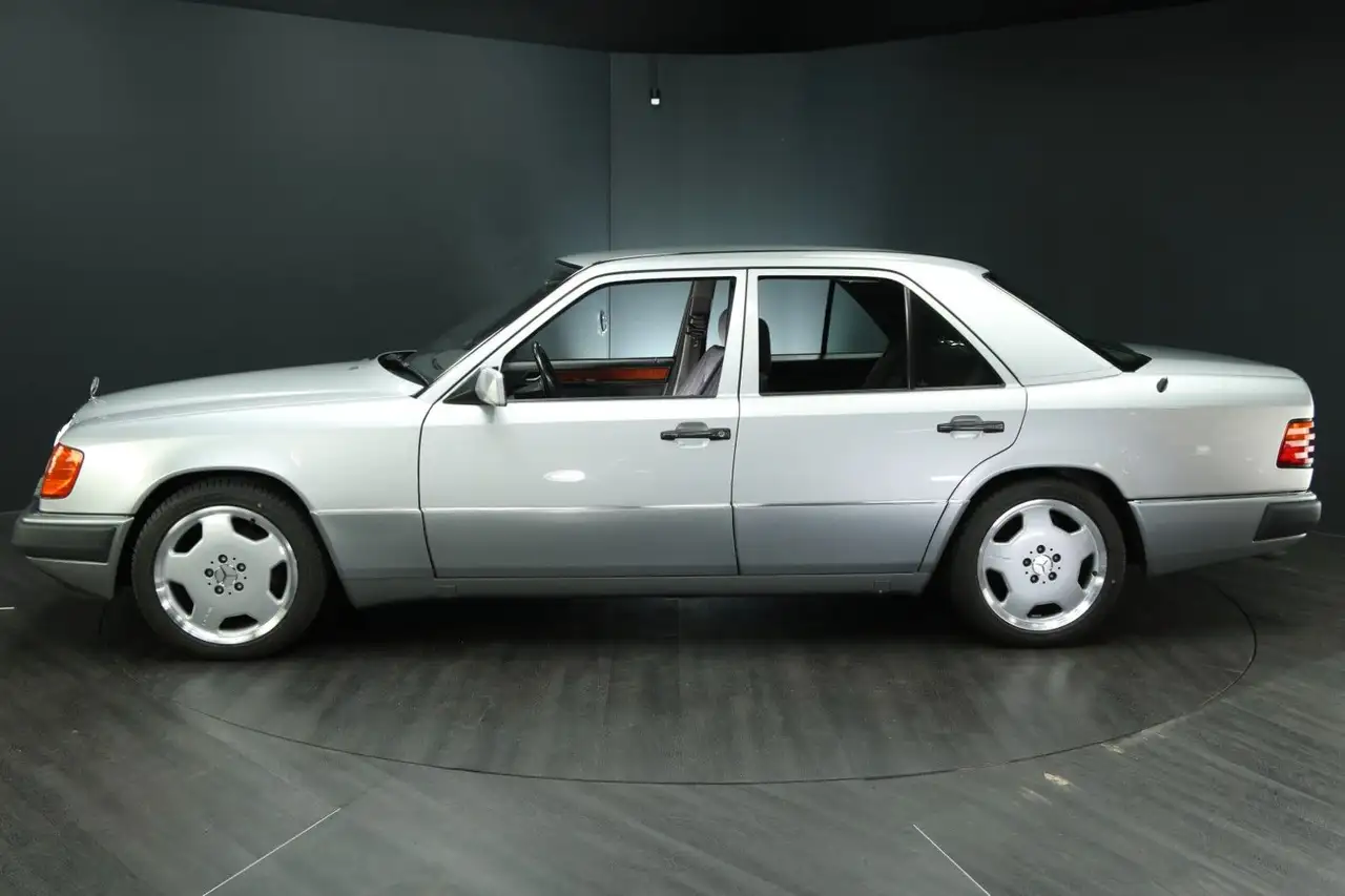 Mercedes-Benz 300 E 24-V Automatik, Klima, nur 61.400 km !, foto 3