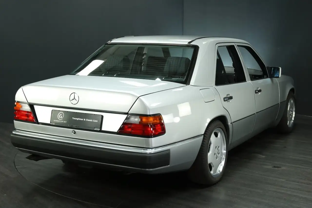 Mercedes-Benz 300 E 24-V Automatik, Klima, nur 61.400 km !, foto 2