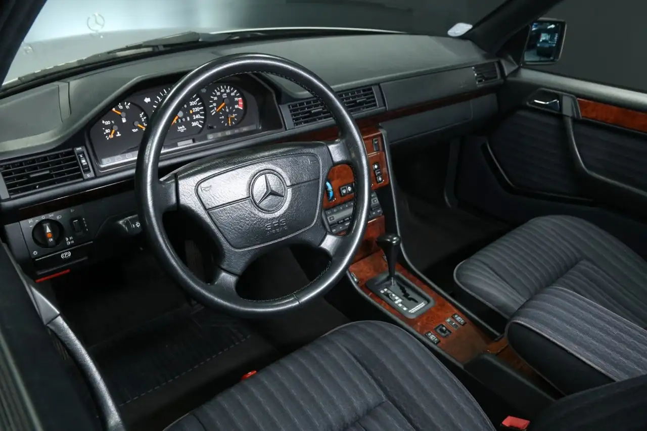 Mercedes-Benz 300 E 24-V Automatik, Klima, nur 61.400 km !, foto 12