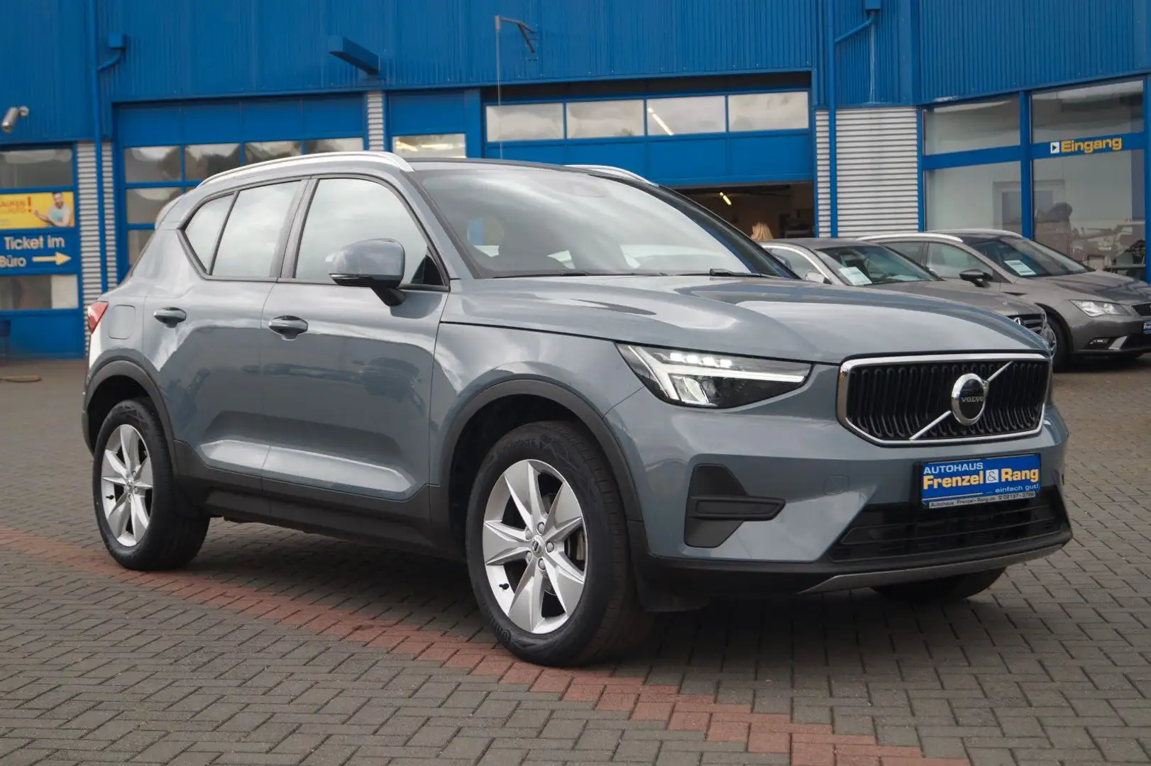 Volvo XC40 Core 2WD *AHK*Lane*Side*Kamera*LED*Navi*SHZ Gris - 1