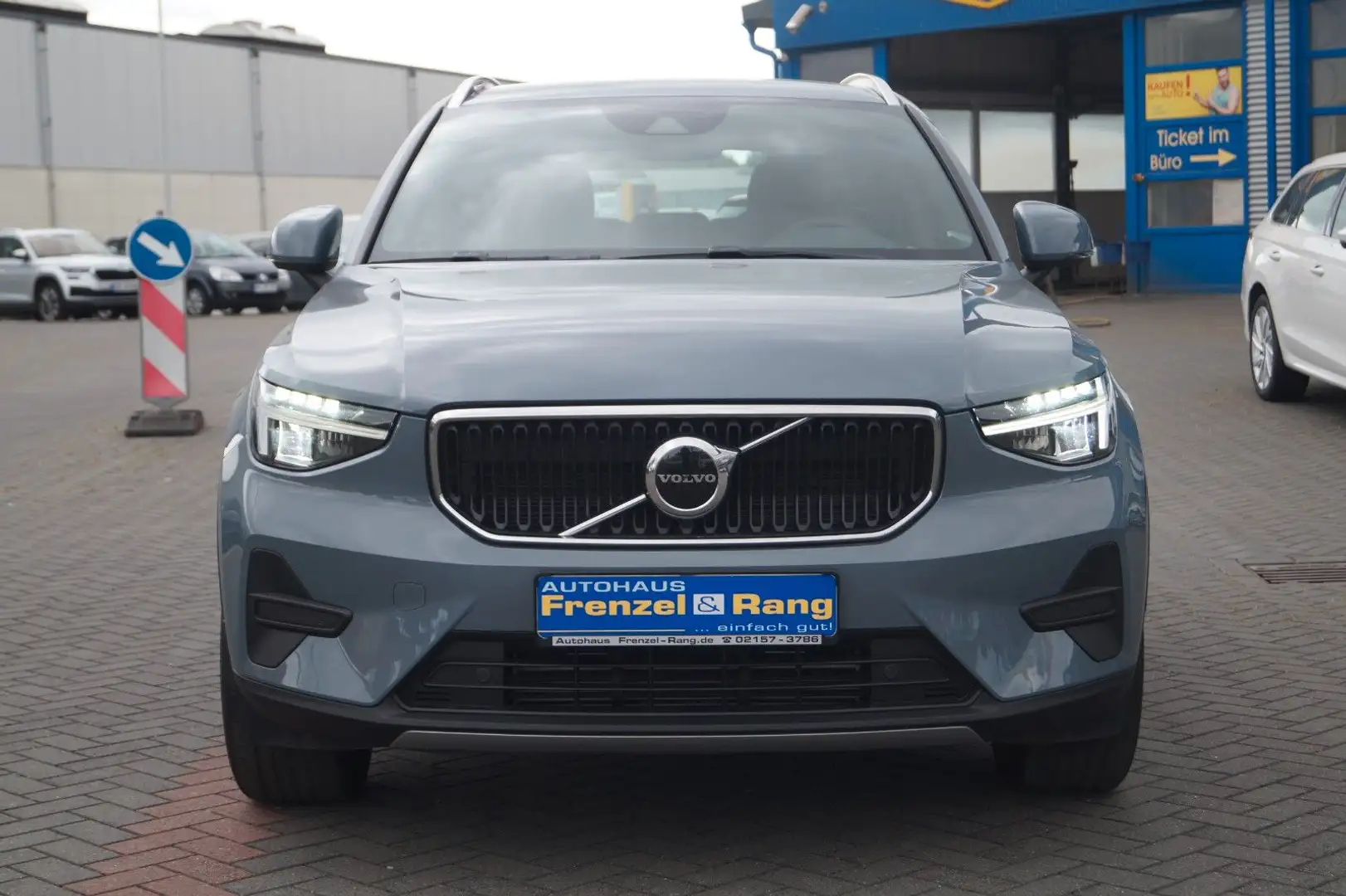 Volvo XC40 Core 2WD *AHK*Lane*Side*Kamera*LED*Navi*SHZ Gris - 2