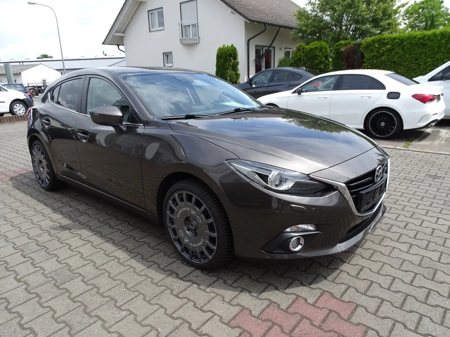Mazda 3 2,0l Sports-Line, Navi, 19 Zoll OZ LM-Felgen, Sitz Grijs - 1