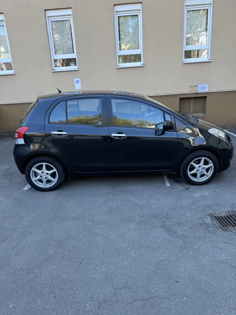 Toyota Yaris 1.0 VVT-i Cool Edition XP9 Schwarz - 2