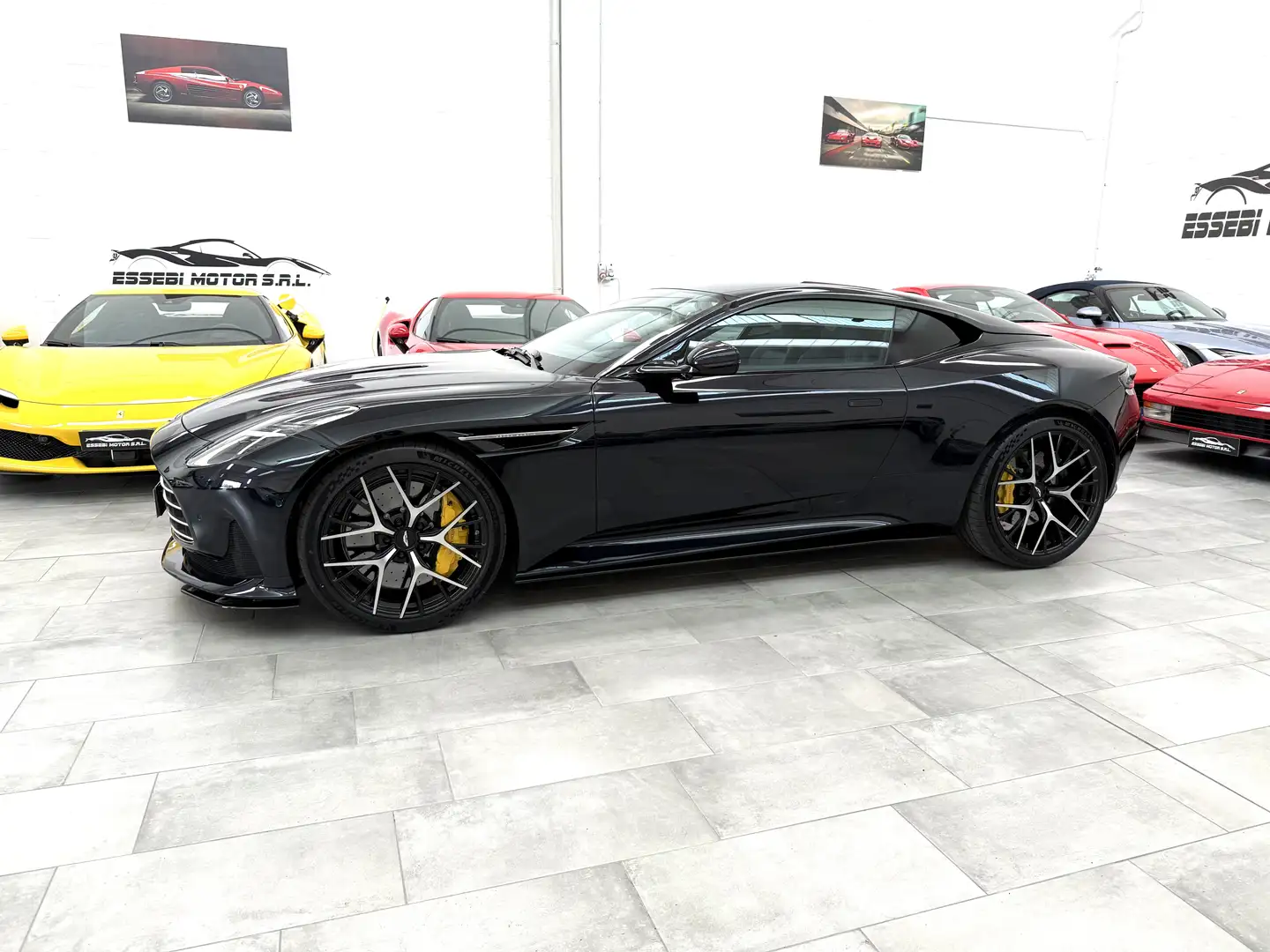 Aston Martin DB12 COUPÈ 4.0 V8 AUTO KM 2.400 IVA ESPOSTA - 1