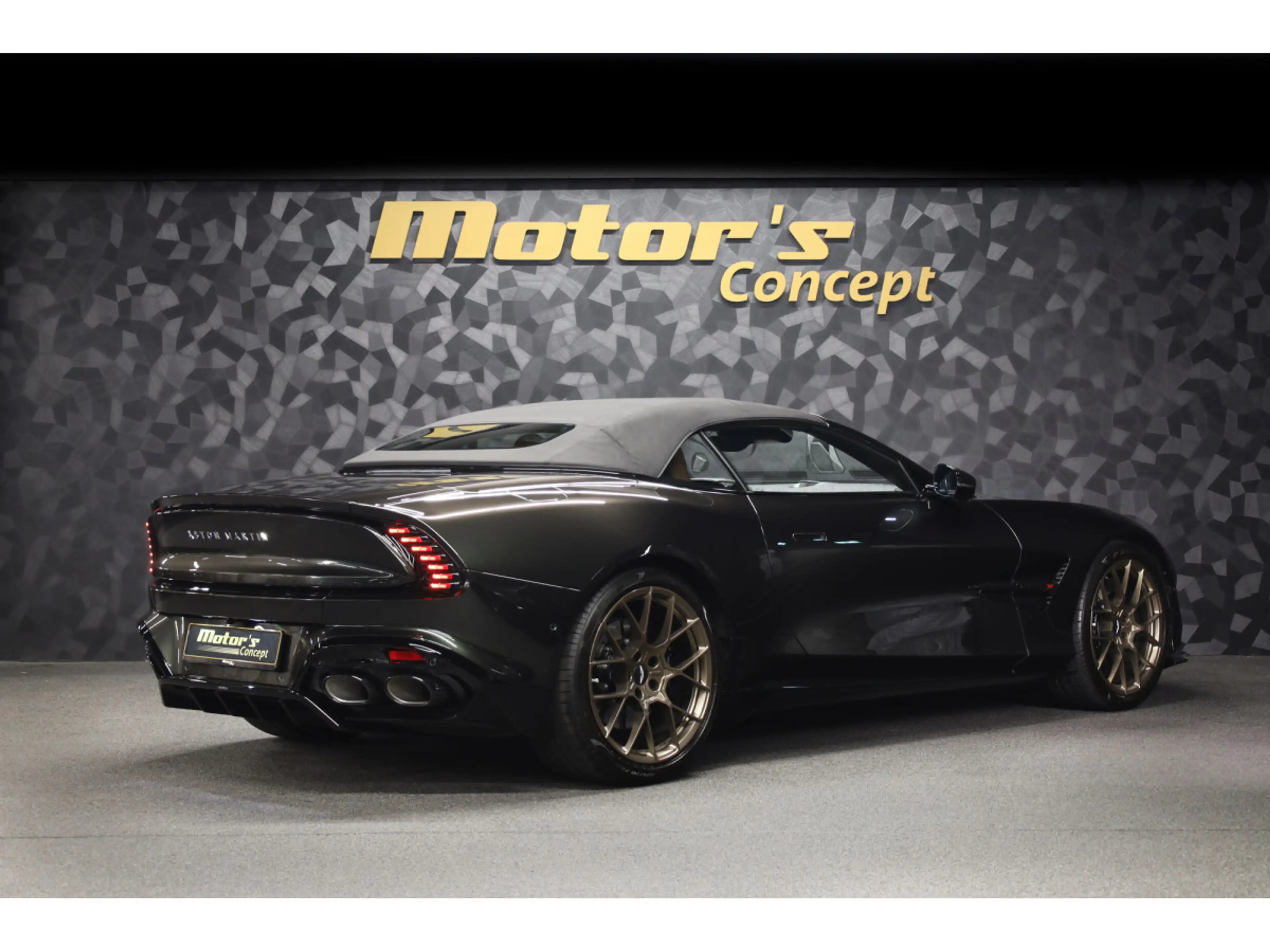Aston Martin Vanquish Volante V12 Twin Turbo - Minotaur Green — photo 3