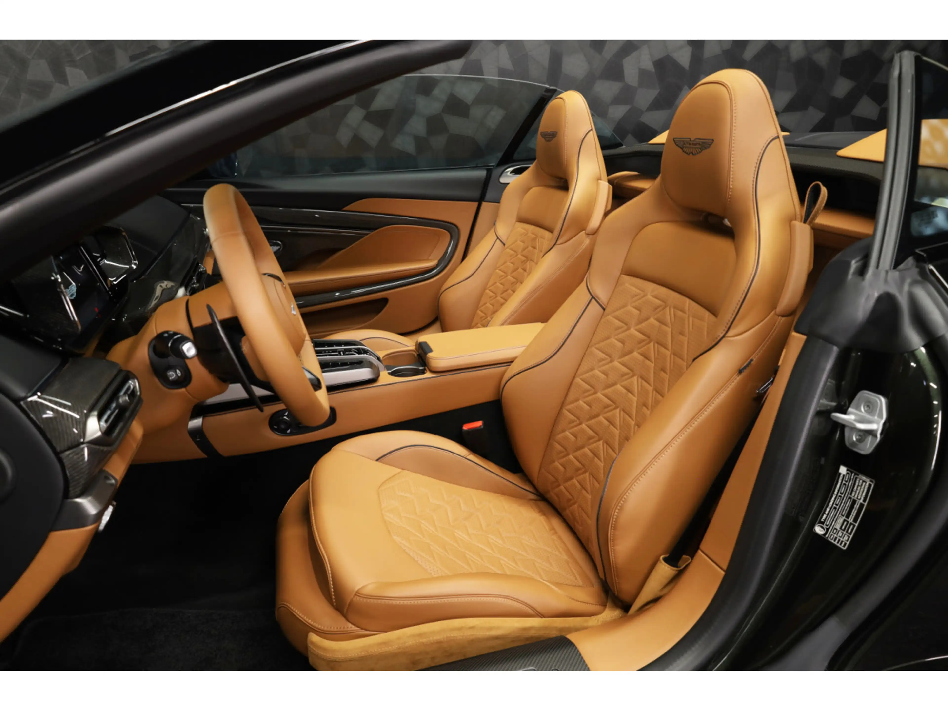Aston Martin Vanquish Volante V12 Twin Turbo - Minotaur Green — photo 4