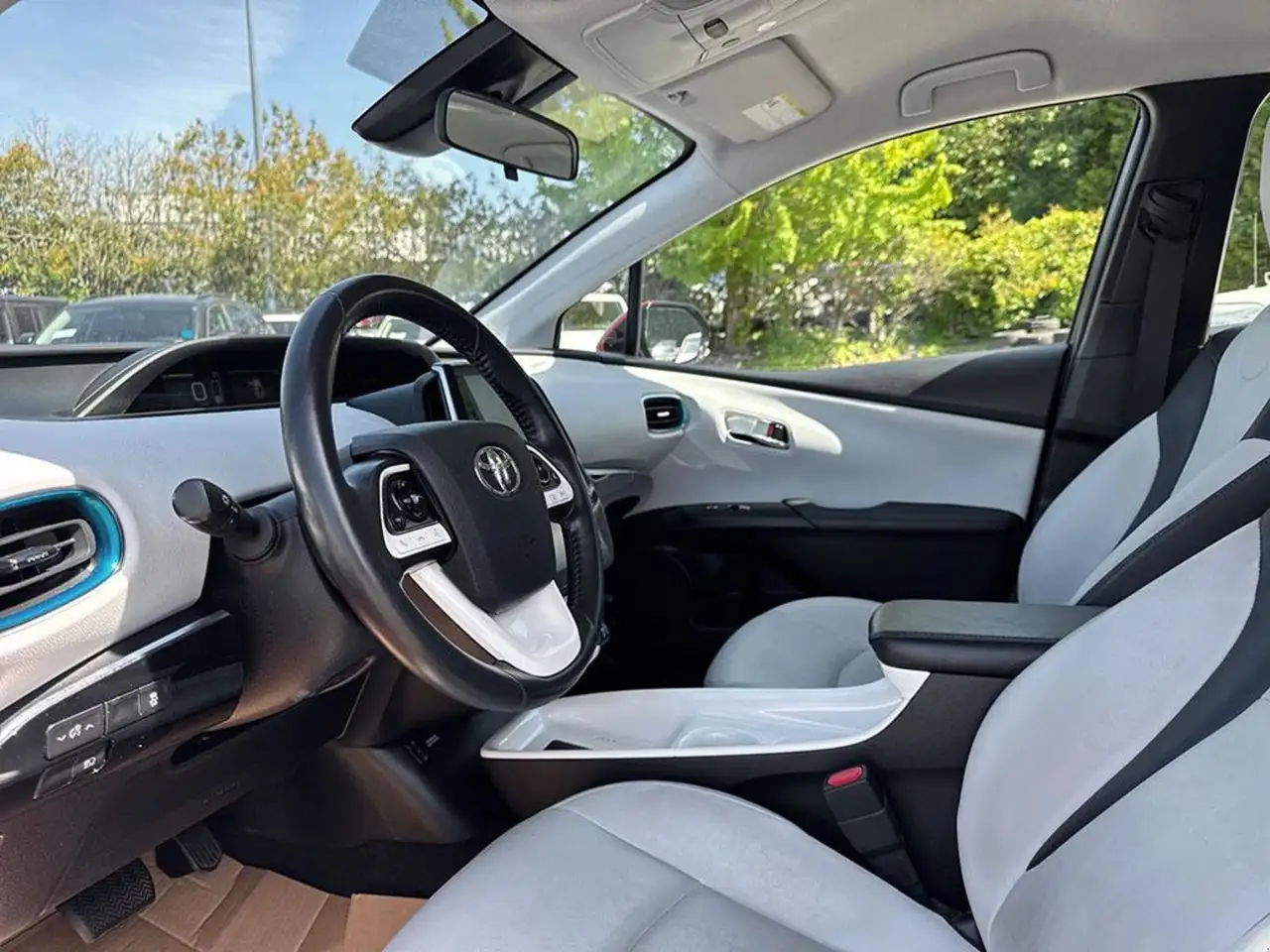 Toyota Prius Prime снимка Toyota Prius Prime