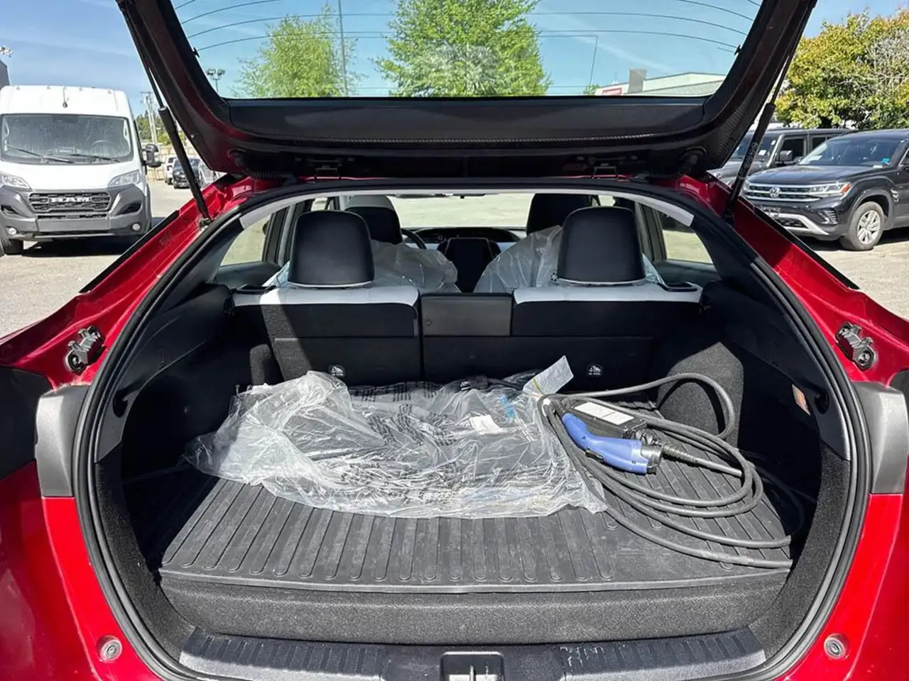 Toyota Prius Prime снимка Toyota Prius Prime