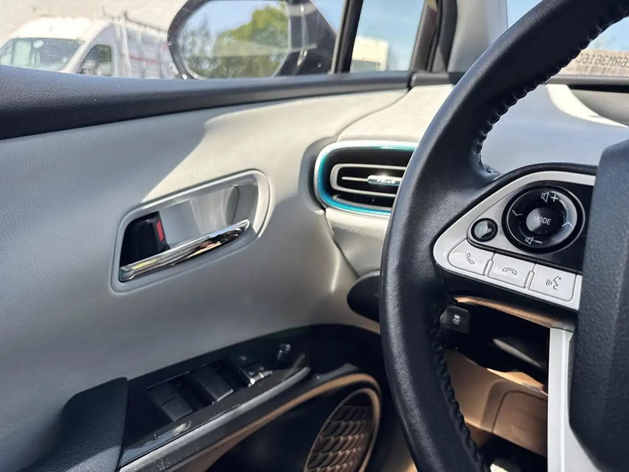 Toyota Prius Prime снимка Toyota Prius Prime