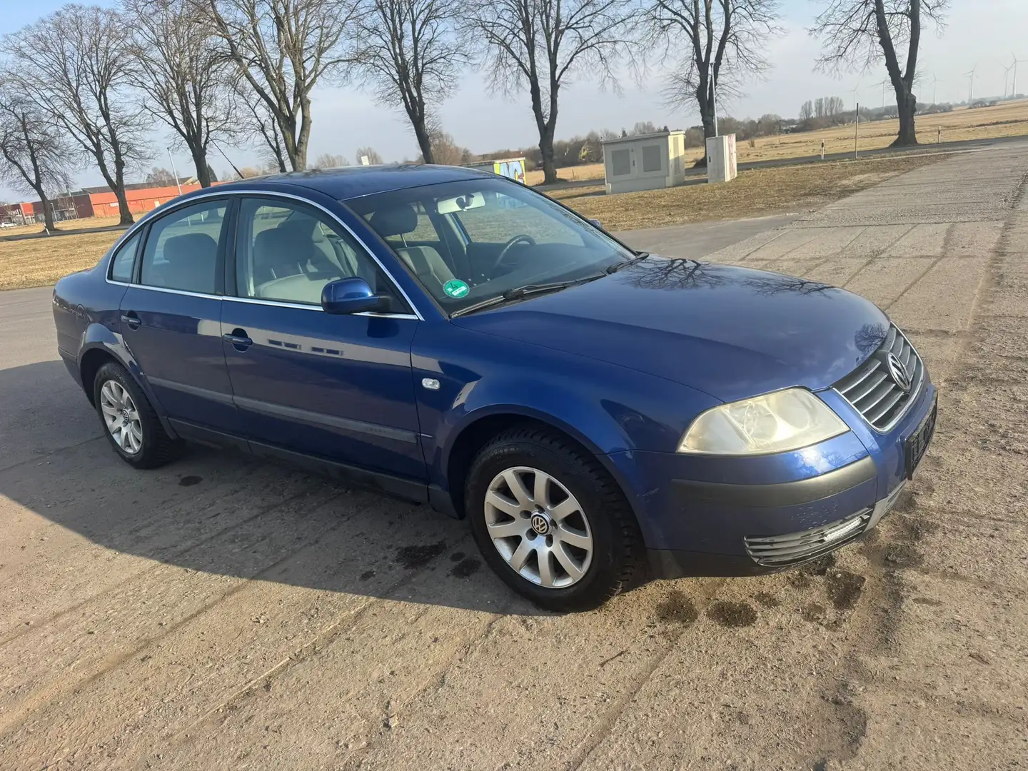 Volkswagen Passat Basis **HU/AU NEU** Blau - 2