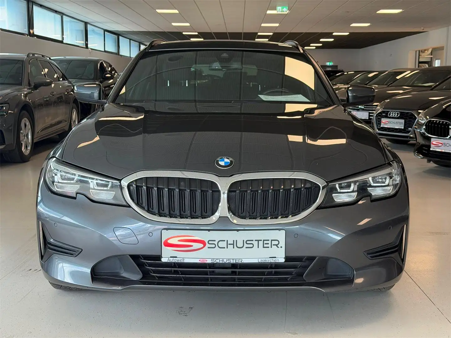 BMW 318 i G21 2.0 B48 Touring Grau - 2