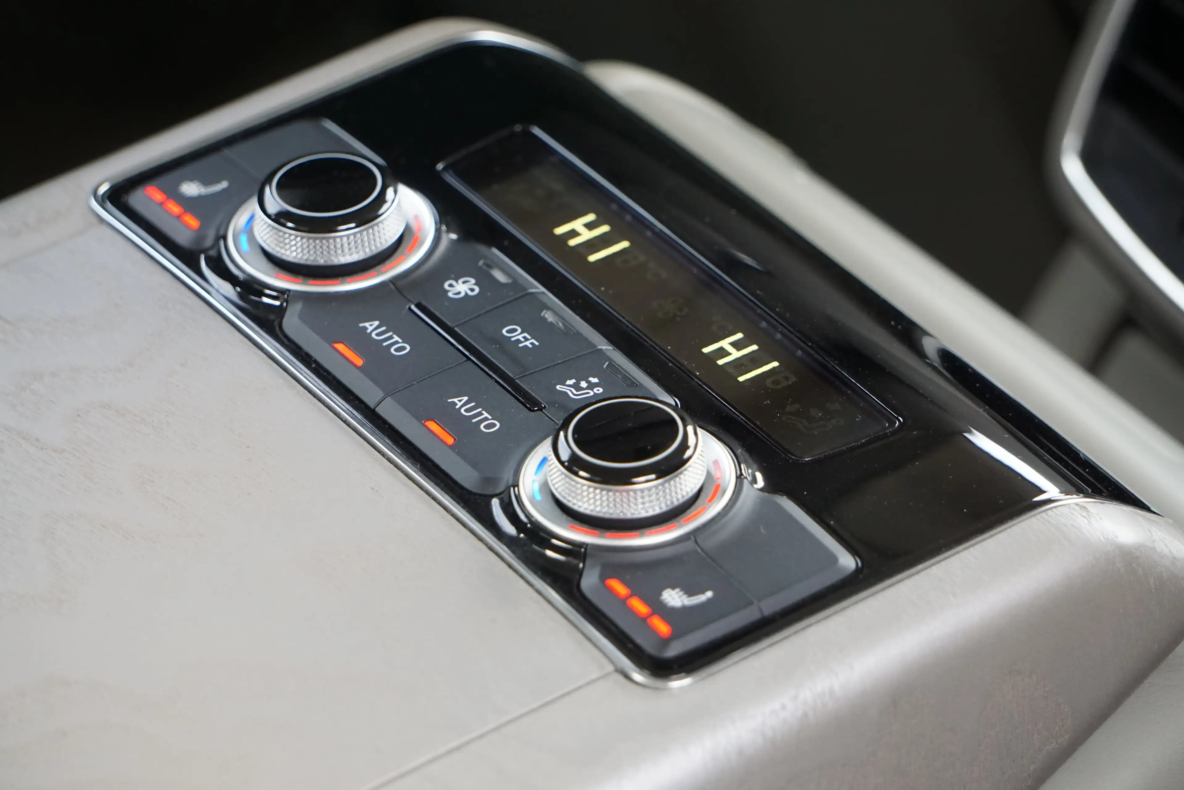 Audi S8 4.0 V8 TFSI SELECTION DESIGN SOFT CLOSE ACC CAM360 — photo 14