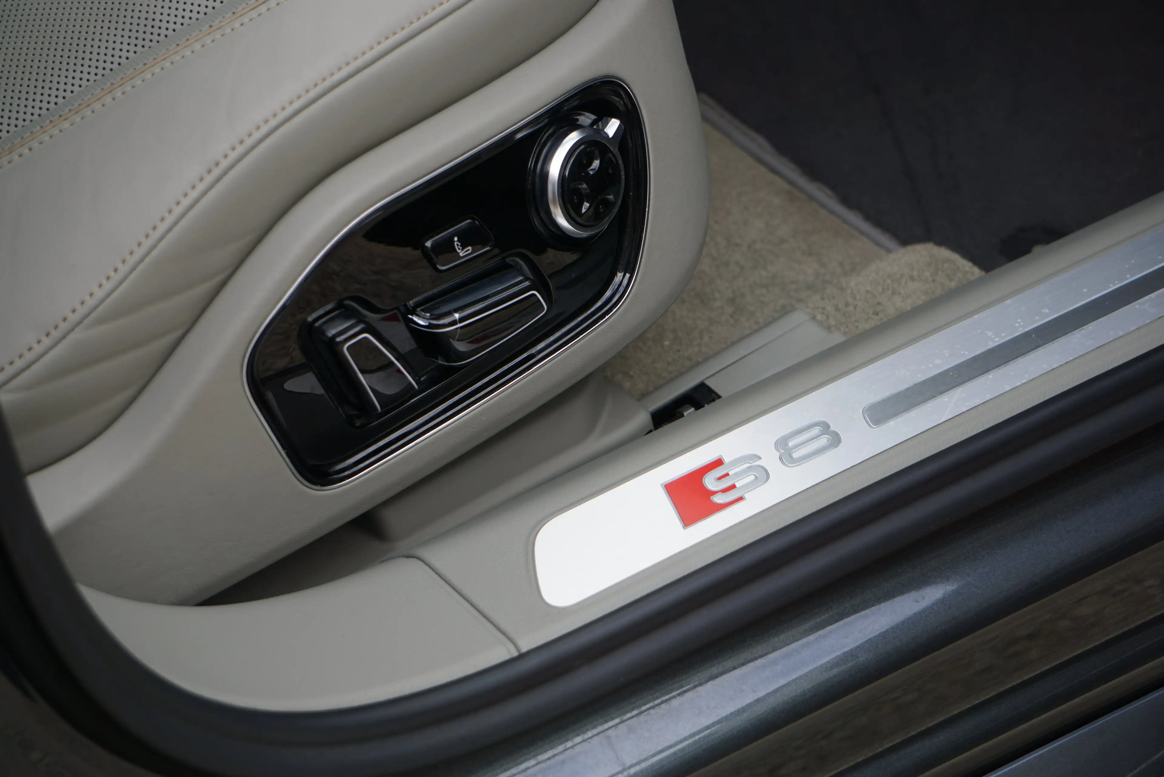 Audi S8 4.0 V8 TFSI SELECTION DESIGN SOFT CLOSE ACC CAM360 — photo 13