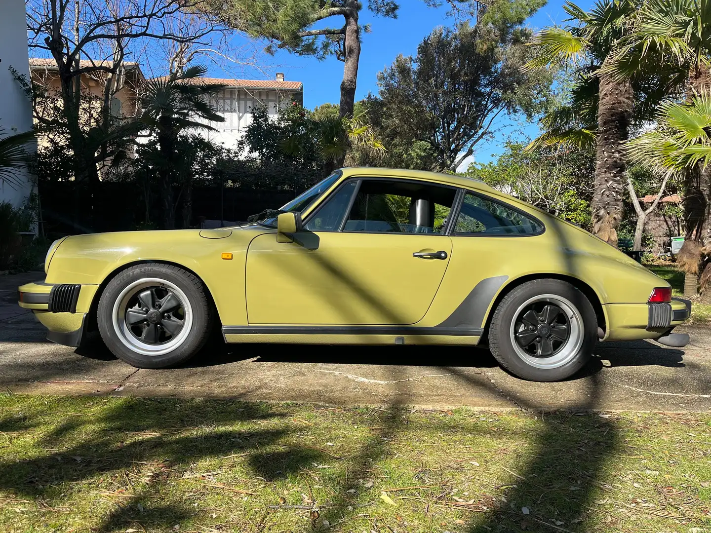 Porsche 911 Coupé Carrera Vert - 1