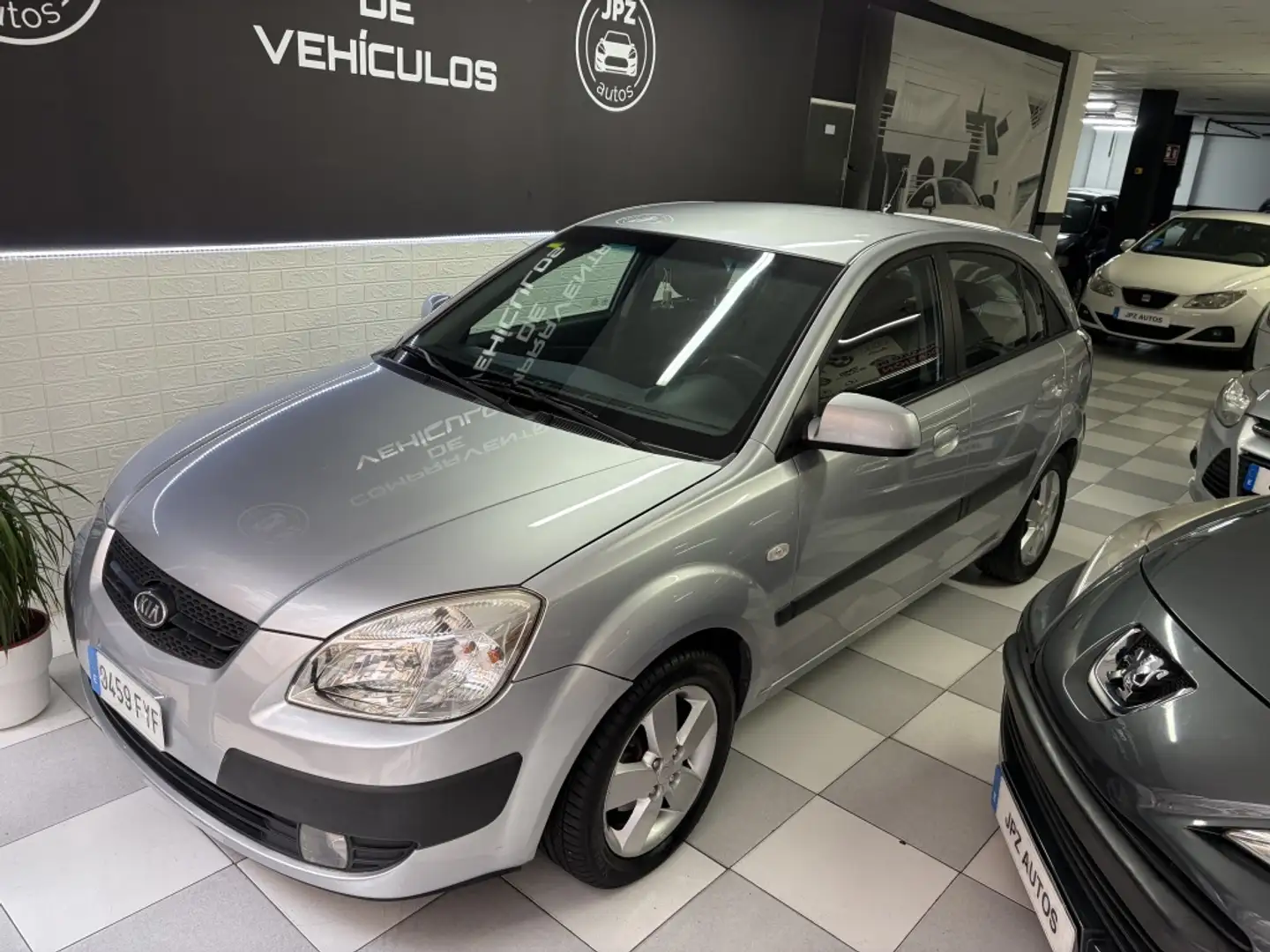 Kia Rio 1.5CRDi Active Grijs - 2