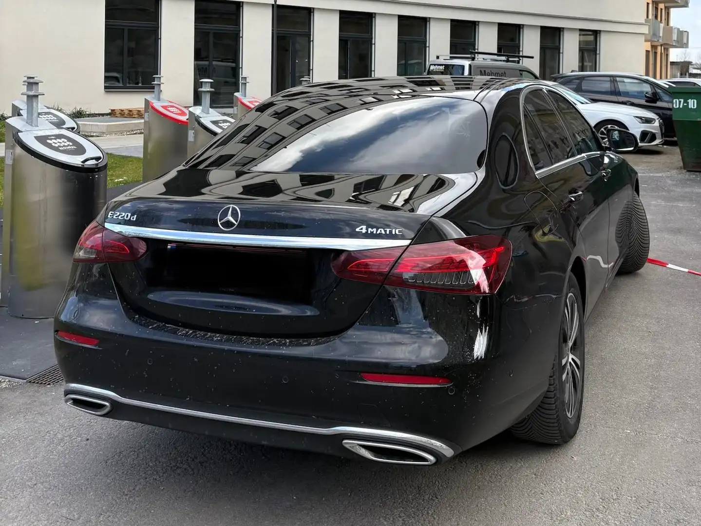 Mercedes-Benz E 220 E 220 d 4Matic Austria Edition Aut. Austria Edition Schwarz - 2