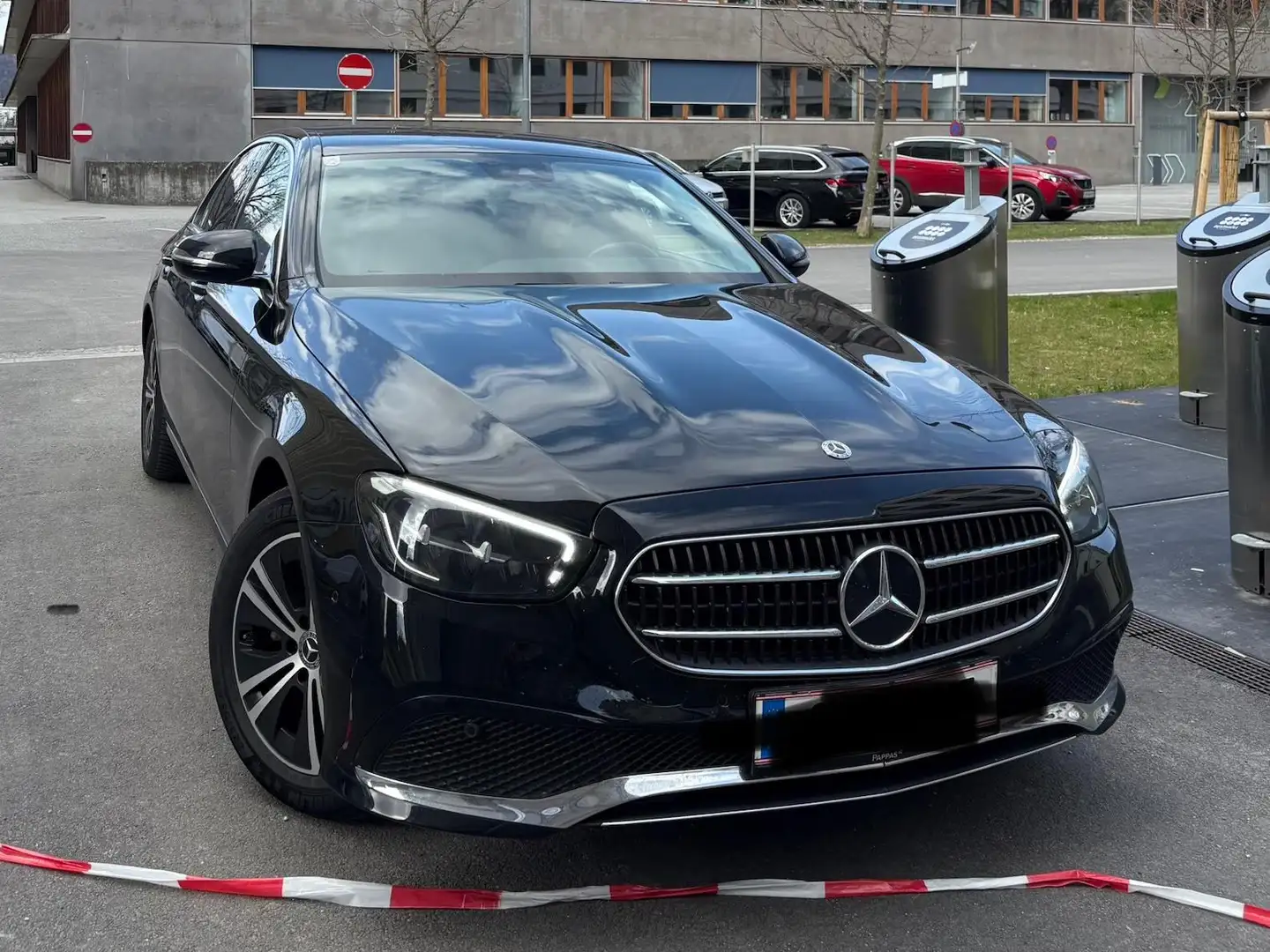 Mercedes-Benz E 220 E 220 d 4Matic Austria Edition Aut. Austria Edition Schwarz - 1
