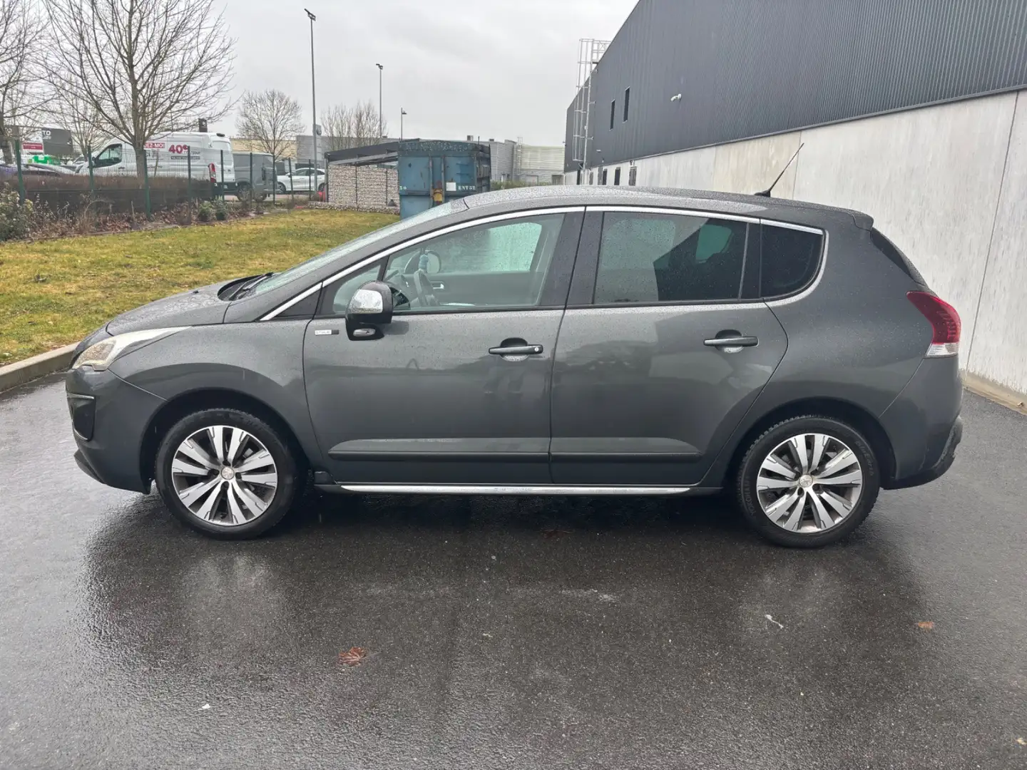Peugeot 3008 3008 1.6 BlueHDi 120ch S\u0026amp;S BVM6 Style Grau - 2