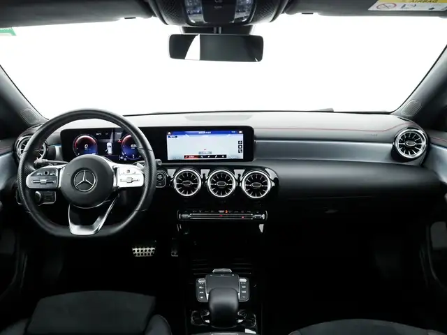 Mercedes-Benz Cla view 9