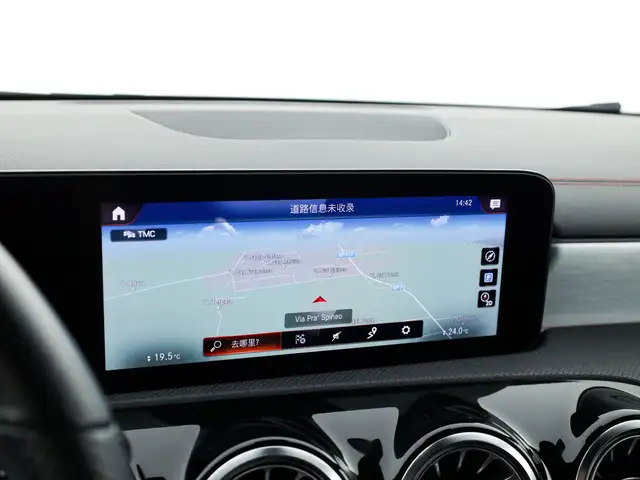 Mercedes-Benz Cla view 13