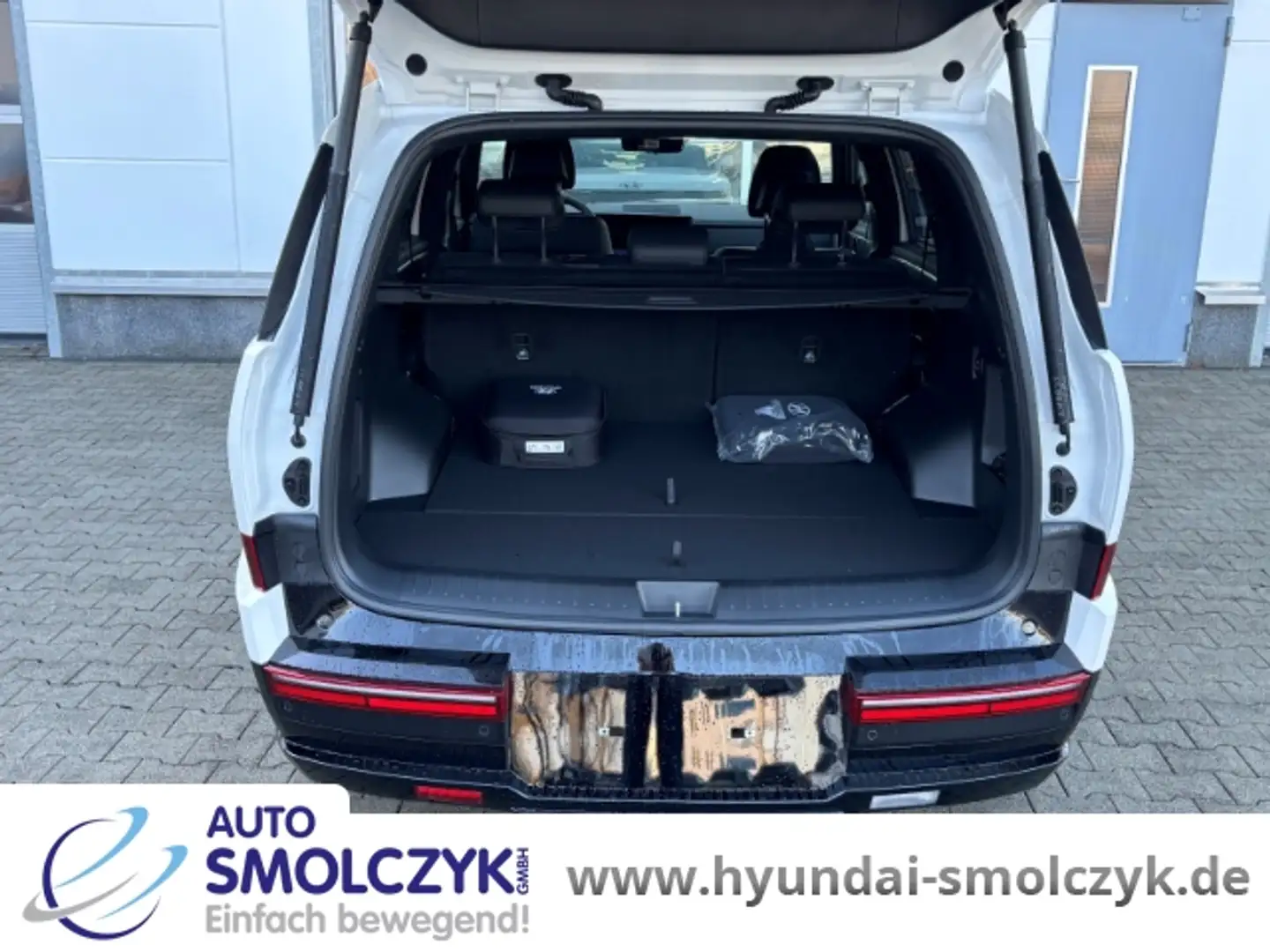 Hyundai SANTA FE 1.6 T-GDI Plug-In Hybrid 212 kW 4WD BLACKLINE+HEAD Blanco - 2