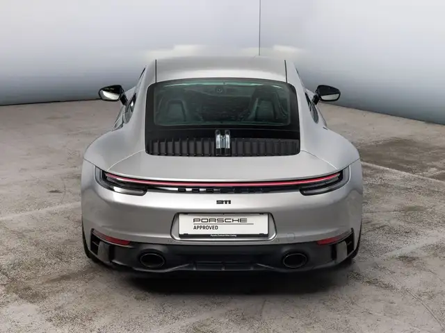Porsche 911 view 11