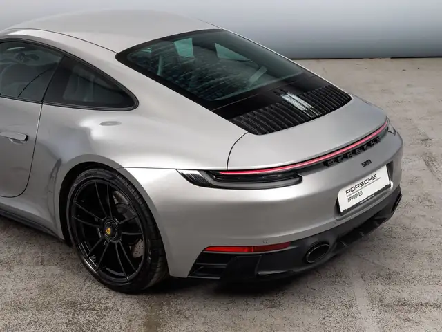 Porsche 911 view 9