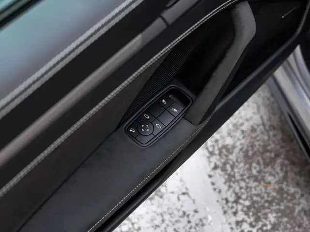 Porsche 911 view 14