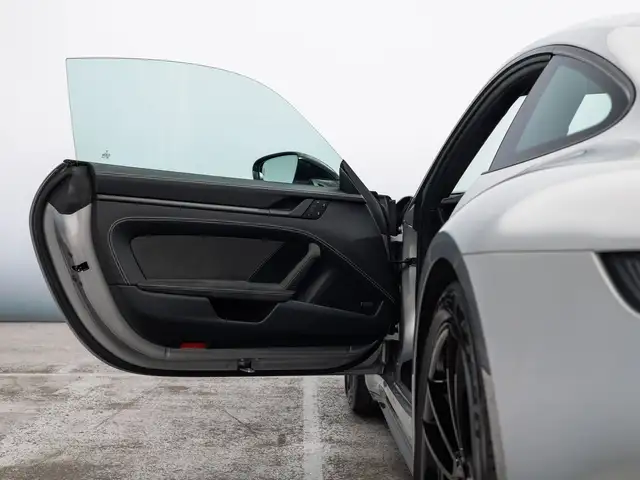 Porsche 911 view 13