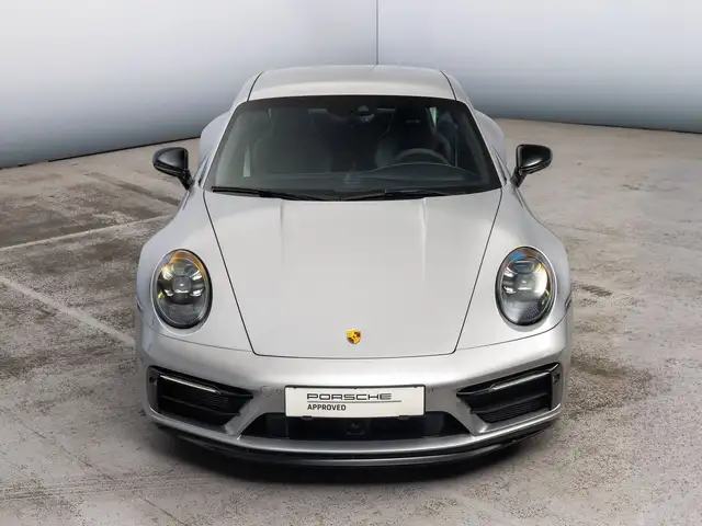 Porsche 911 view 5