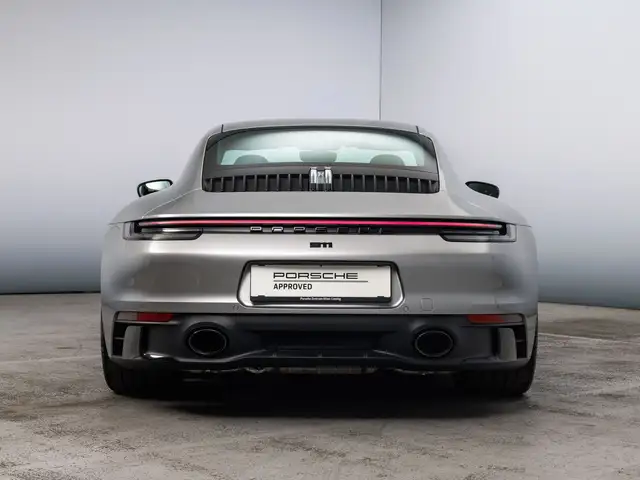 Porsche 911 view 10