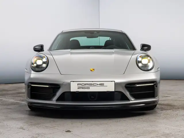 Porsche 911 view 4