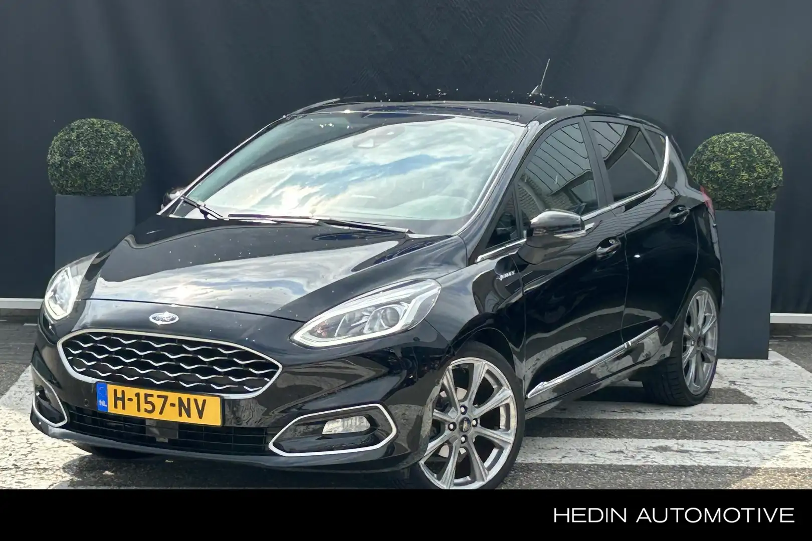 Ford Fiesta 1.0 EcoBoost Vignale | Panoramadak | Leder bekledi Zwart - 1