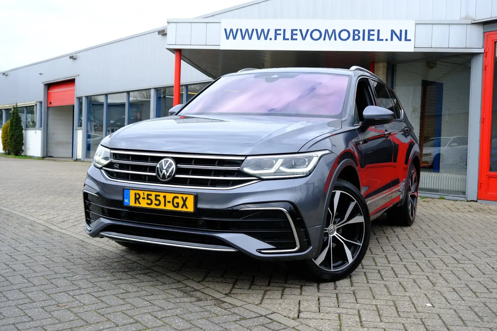 VOLKSWAGEN Tiguan