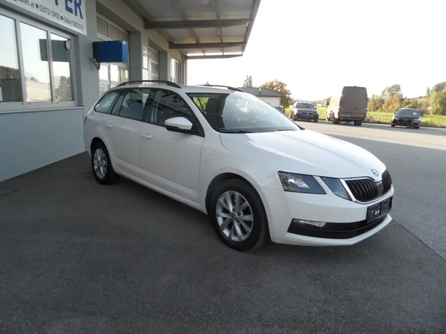 Skoda Octavia Combi 1,6 TDI Ambition Limited  Navi, PDC Weiß - 2