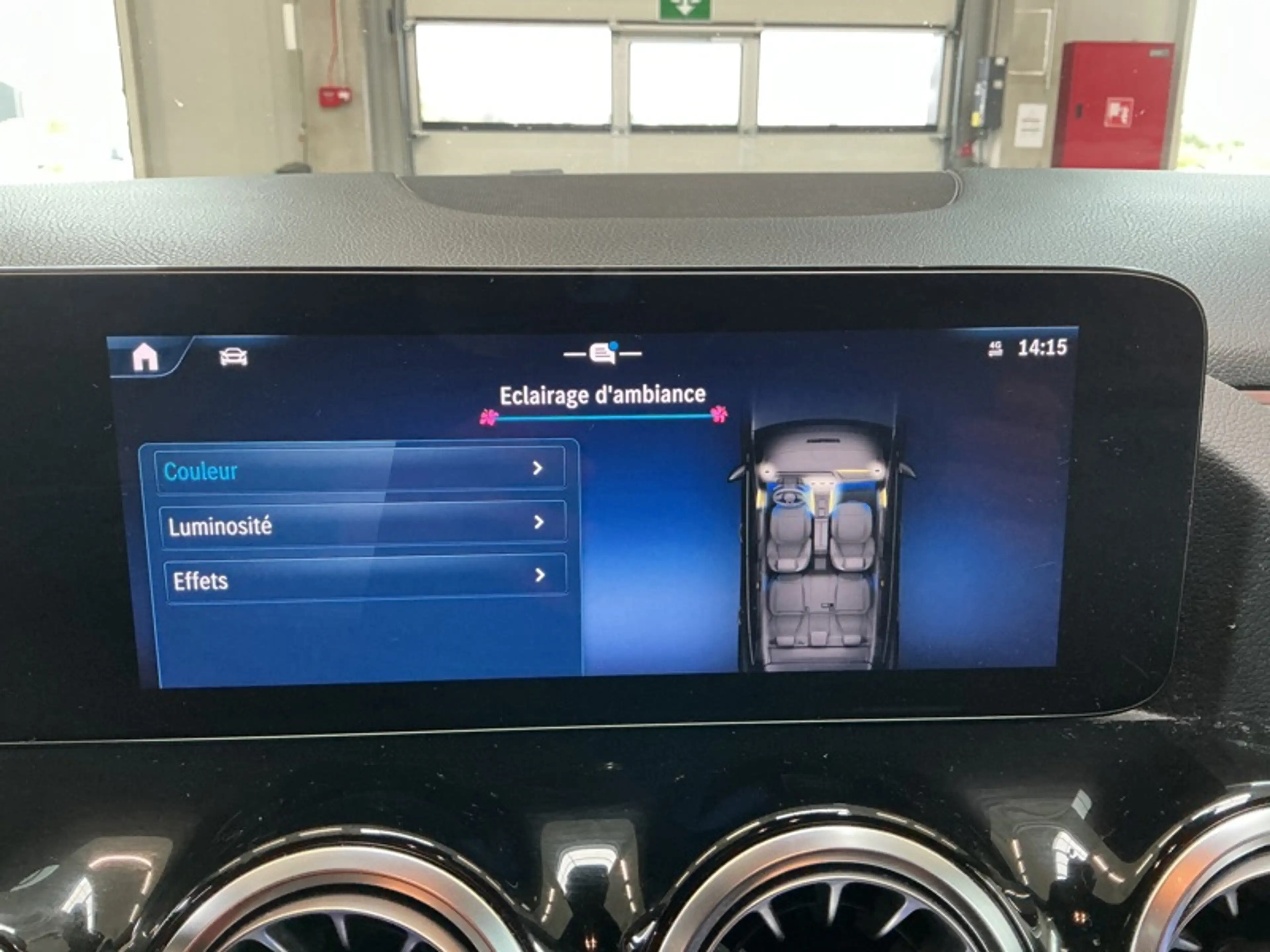 Mercedes-Benz GLA 180 d Luxury Line — photo 13
