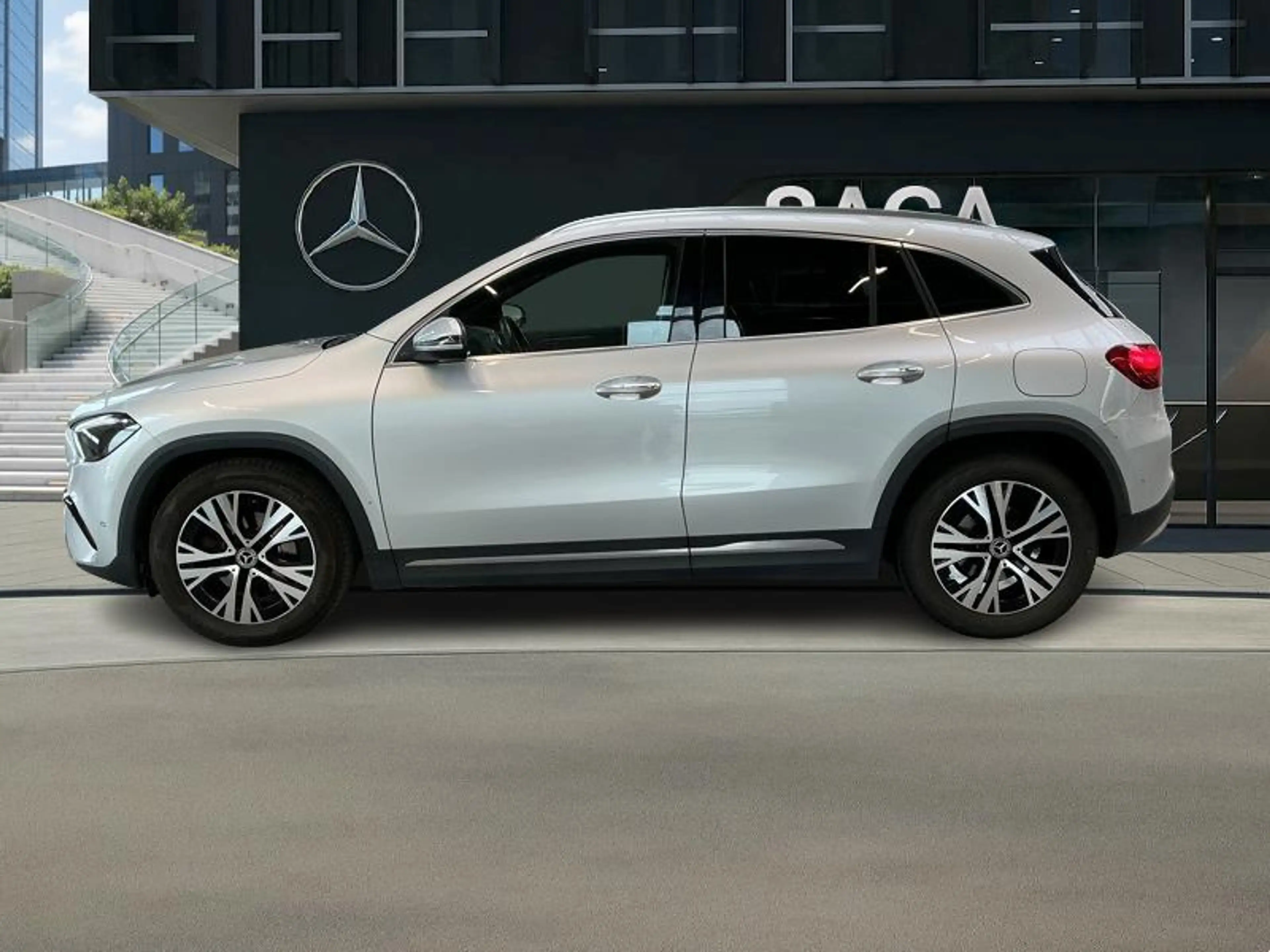 Mercedes-Benz GLA 180 d Luxury Line — photo 5
