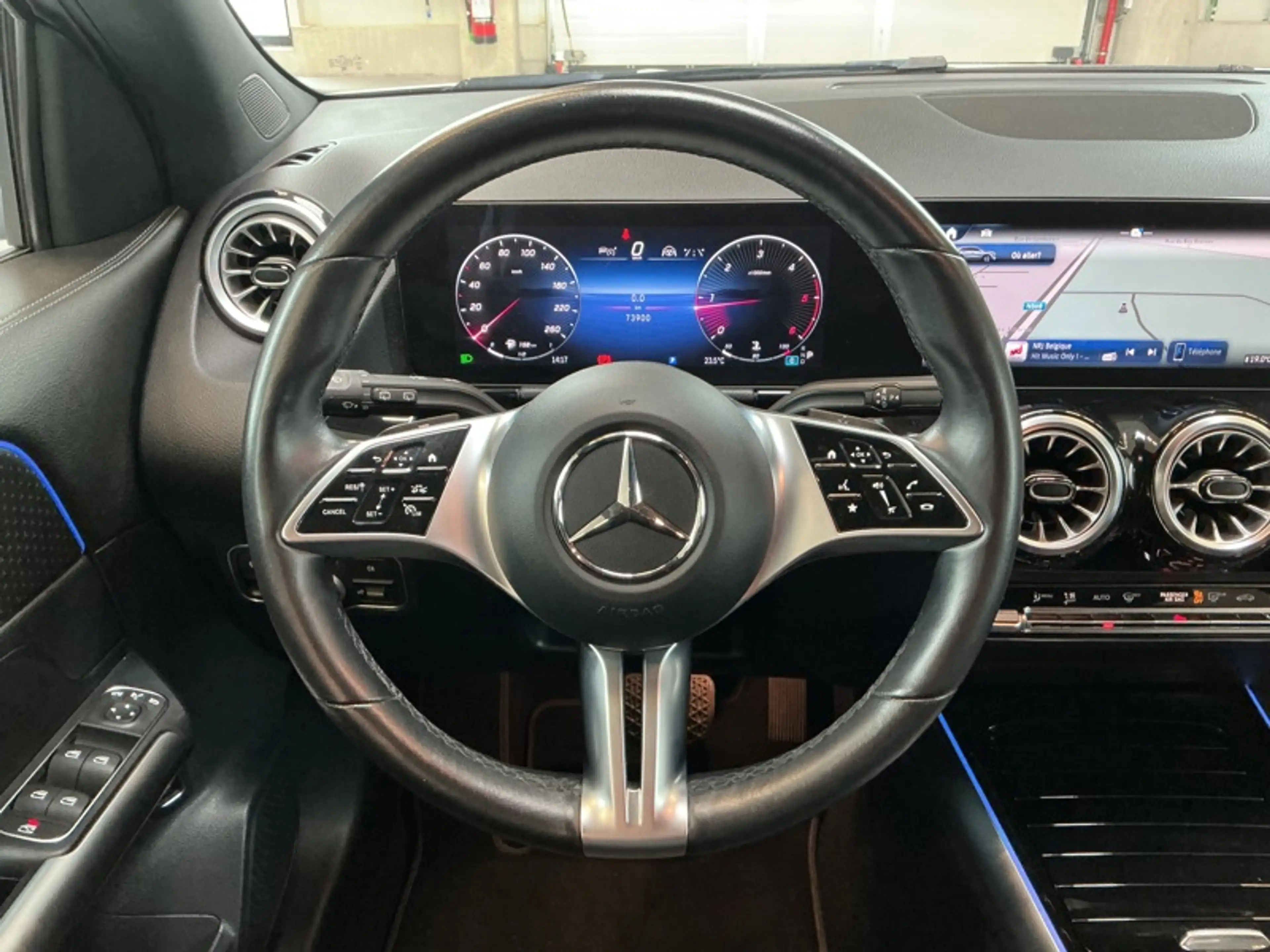 Mercedes-Benz GLA 180 d Luxury Line — photo 3