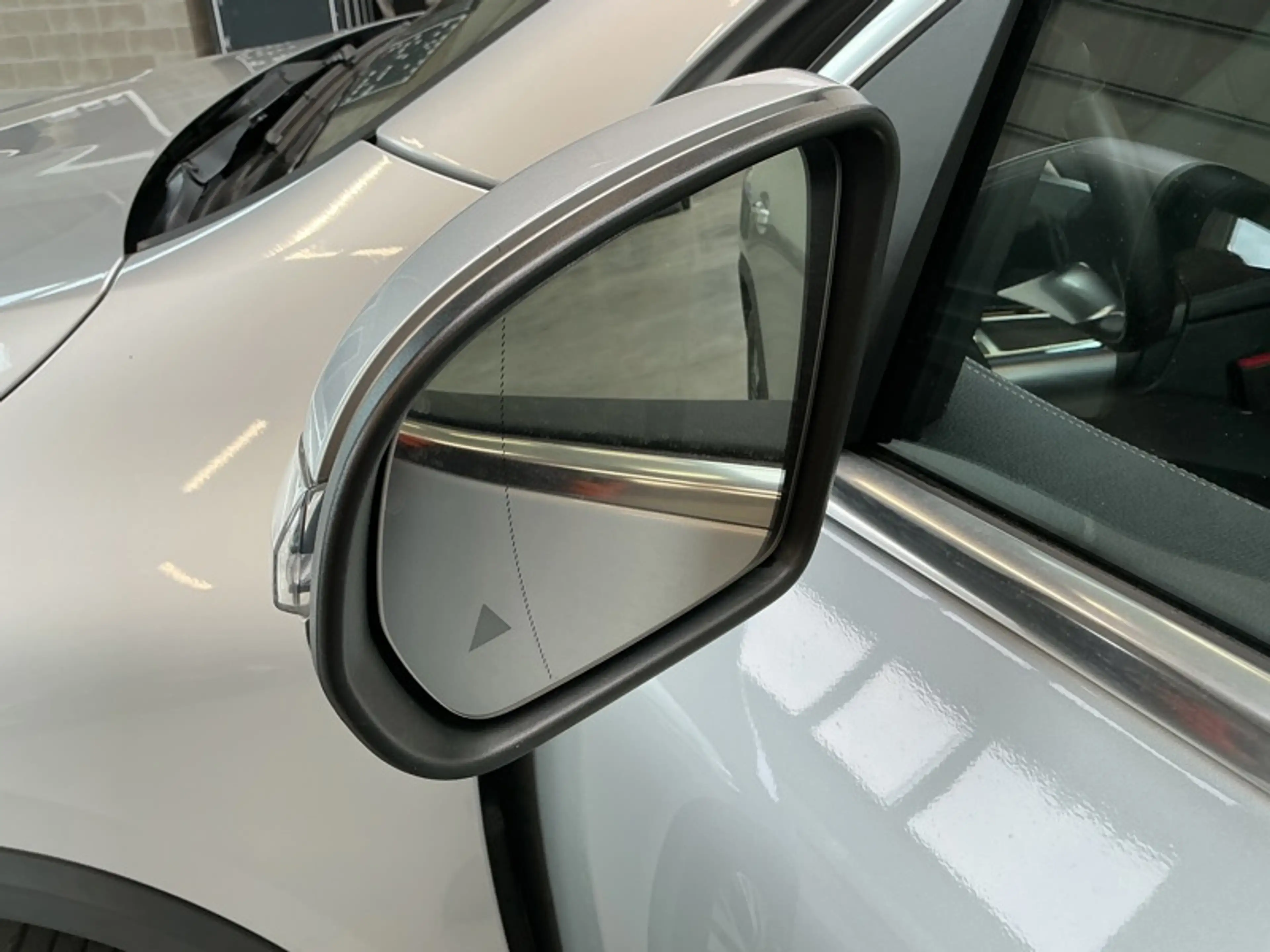 Mercedes-Benz GLA 180 d Luxury Line — photo 7