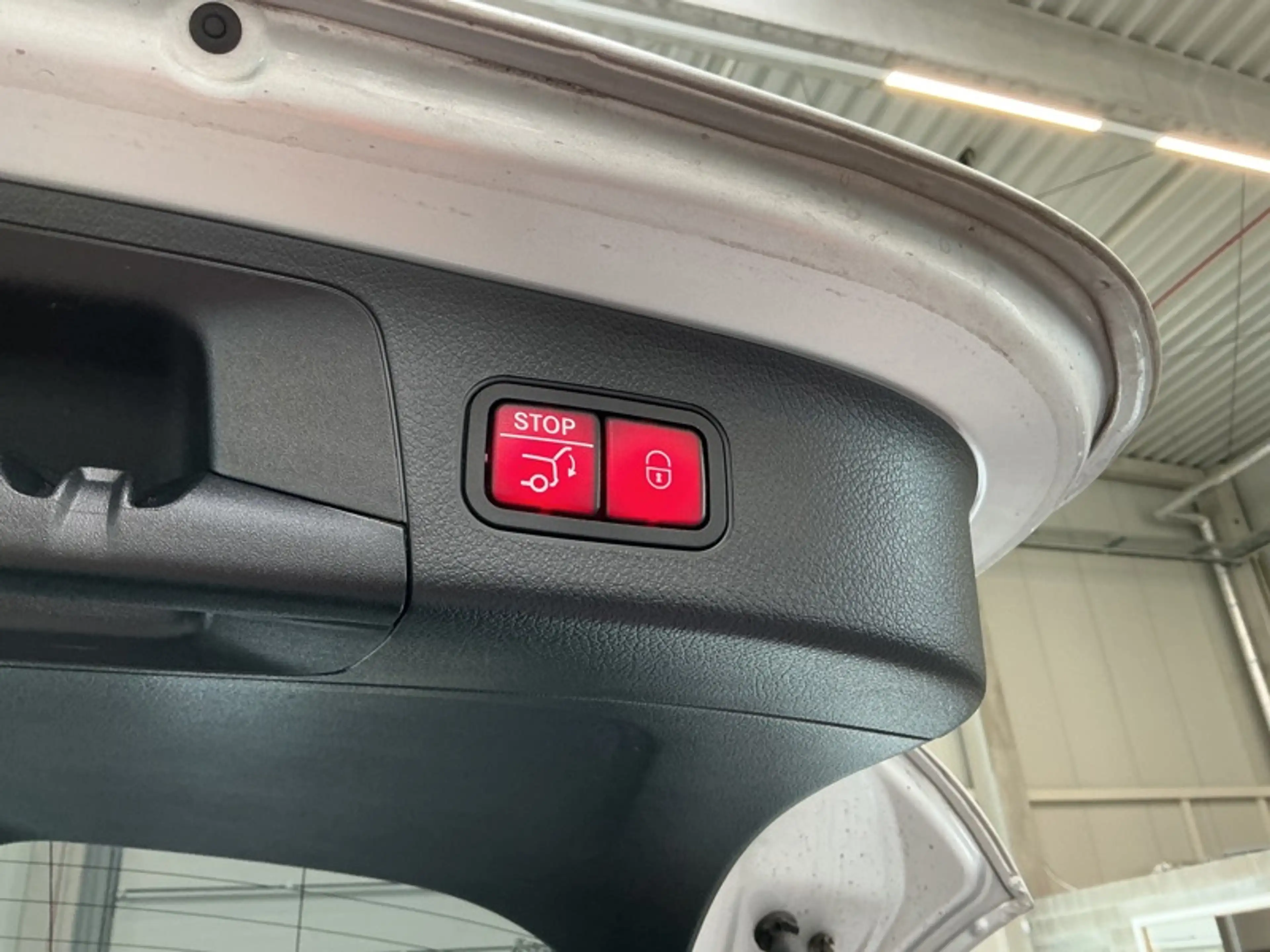 Mercedes-Benz GLA 180 d Luxury Line — photo 15
