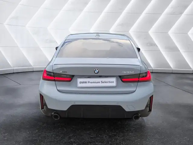 BMW 3 Series view 3