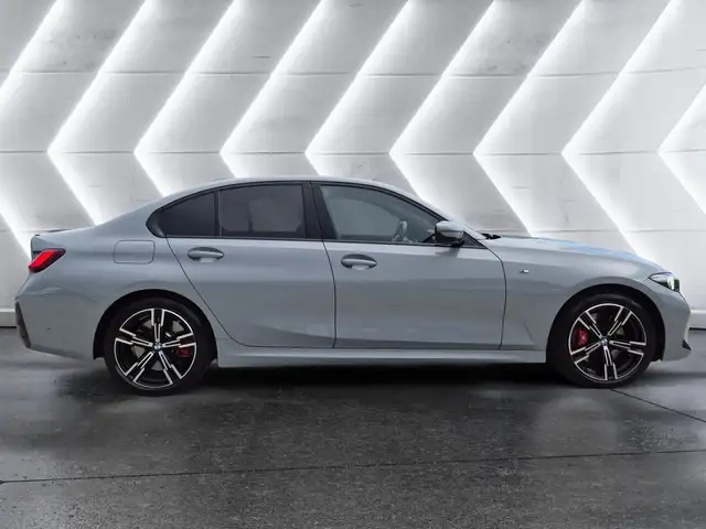 BMW 3 Series view 5