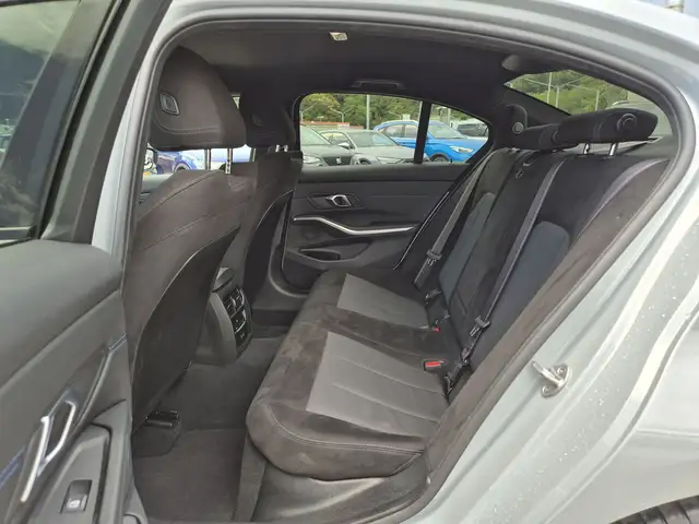 BMW 3 Series view 7