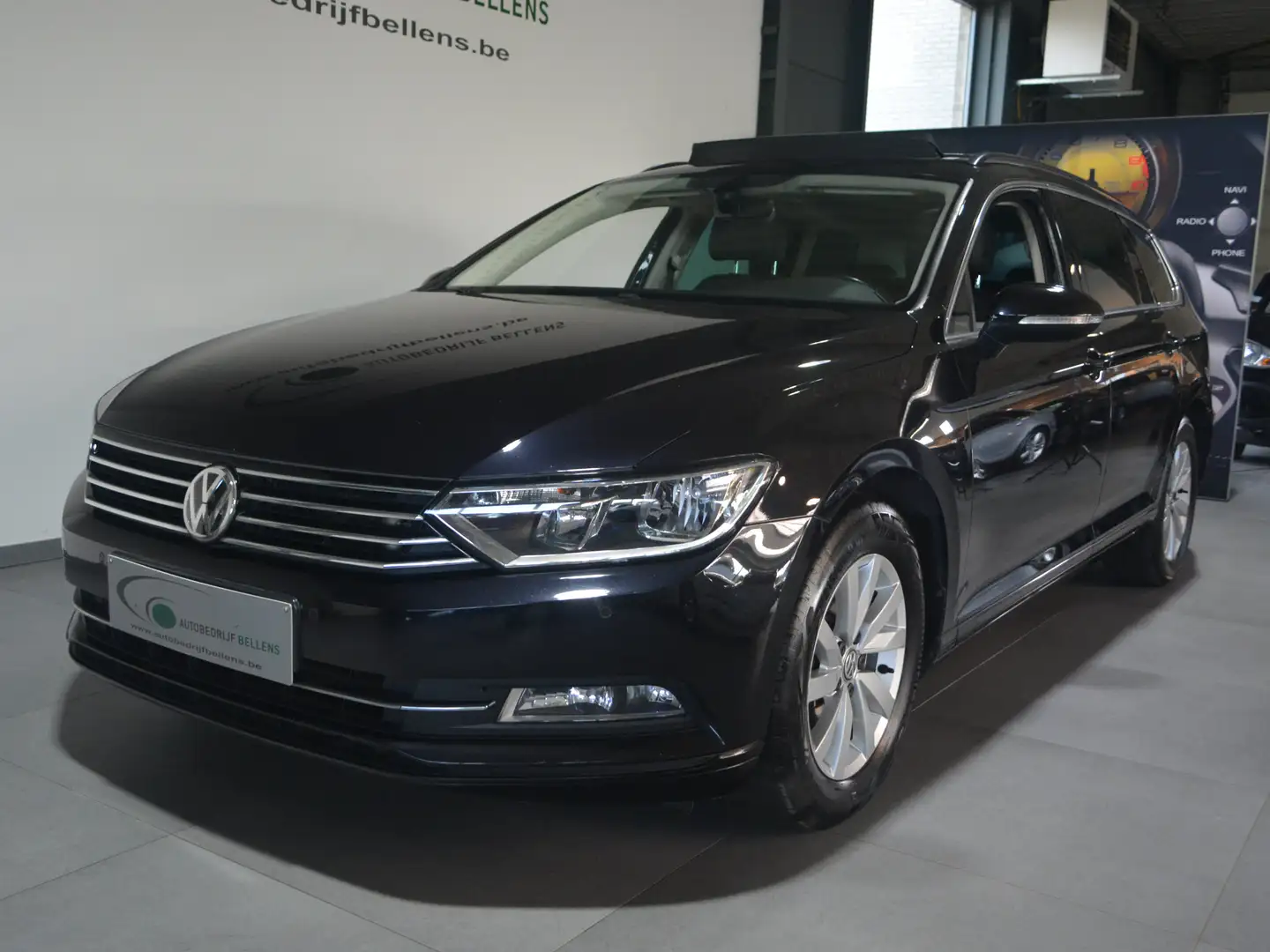 Volkswagen Passat Variant Passat Variant 1.8 TSI DSG Highline / LEDER / PANO Zwart - 2