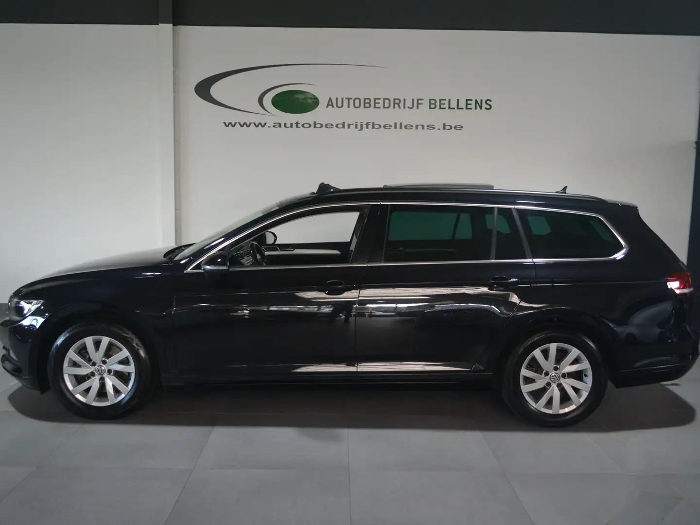 Volkswagen Passat Variant Passat Variant 1.8 TSI DSG Highline / LEDER / PANO Zwart - 1
