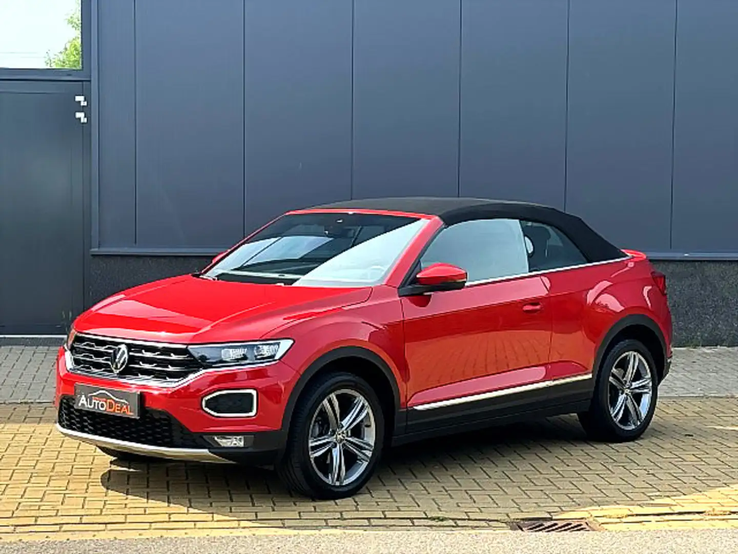 Volkswagen T-Roc 1.5 150 PK Cabrio Aut Virtual Cockpit Rood - 1